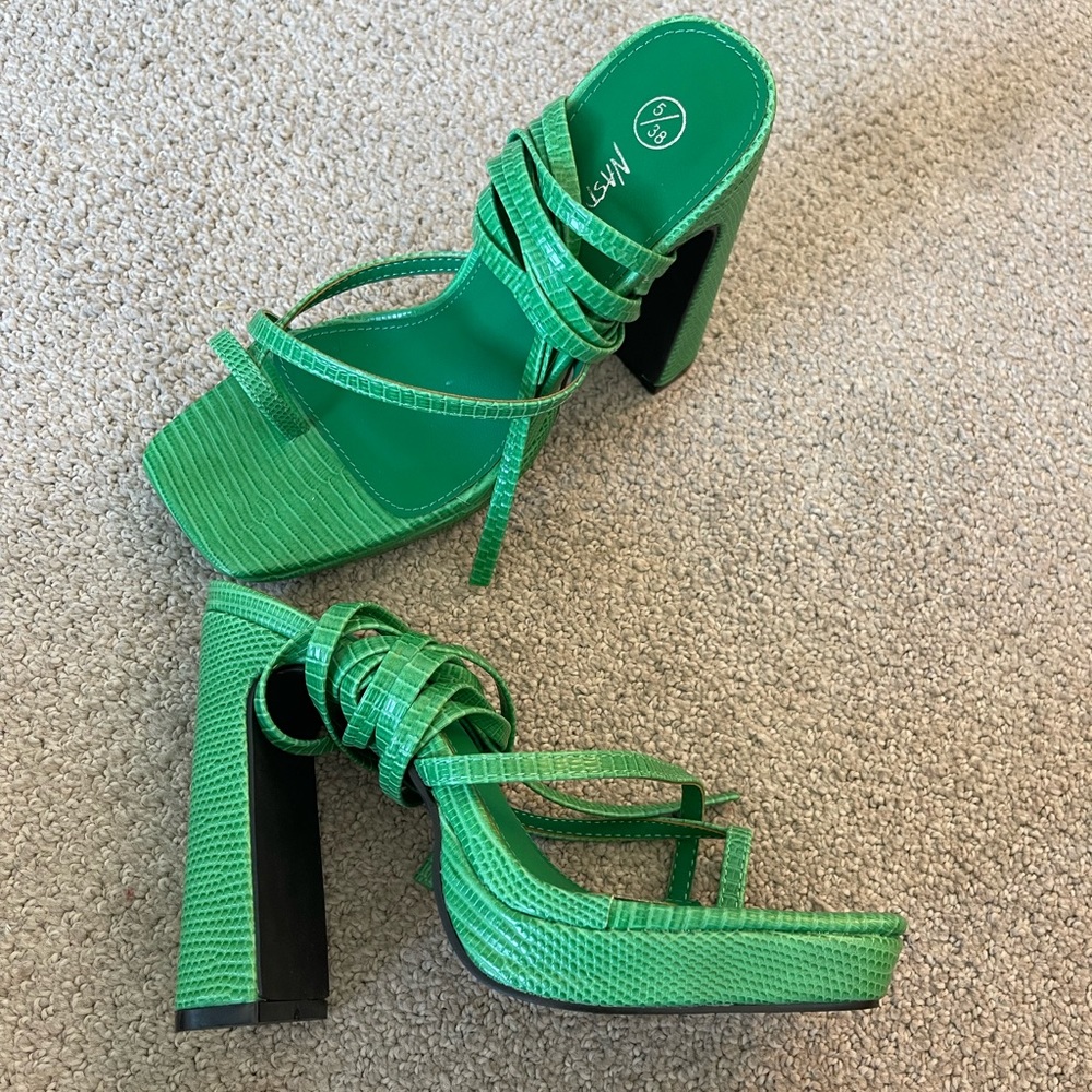 NEVER WORN Nasty Gal Green Crocked 4" Leg Tie High Heels